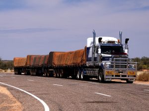 Large truck on road, illustrating the age limit for obtaining a truck licence in Australia.